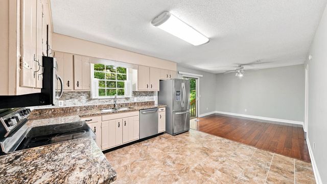 1300 Highcrest Drive, Hixson, TN 37343