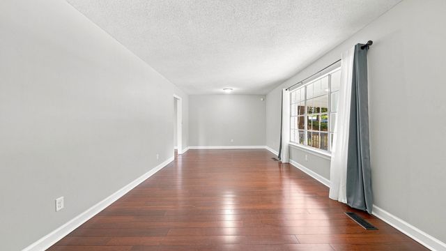 1300 Highcrest Drive, Hixson, TN 37343