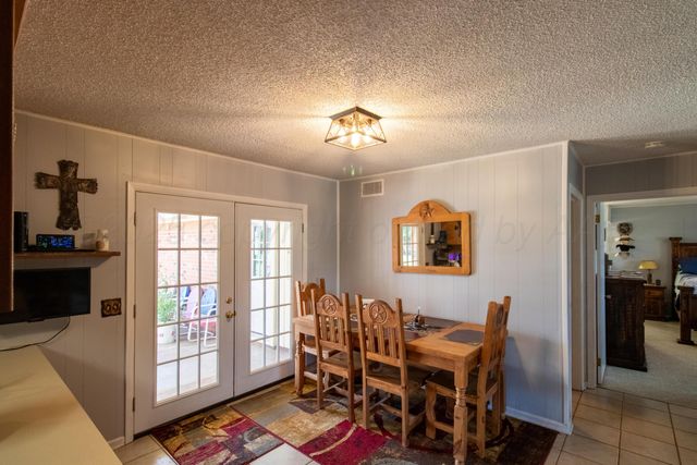 1409 N Iowa Street, Shamrock, TX 79079