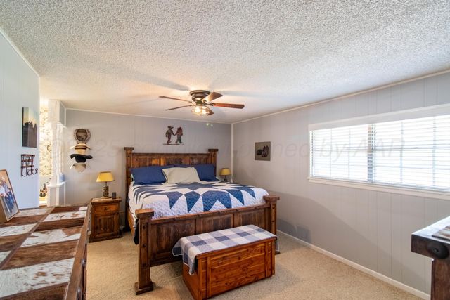 1409 N Iowa Street, Shamrock, TX 79079