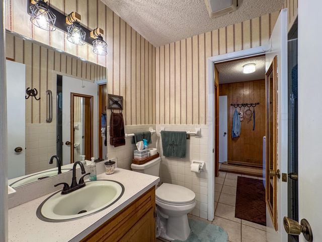 1409 N Iowa Street, Shamrock, TX 79079