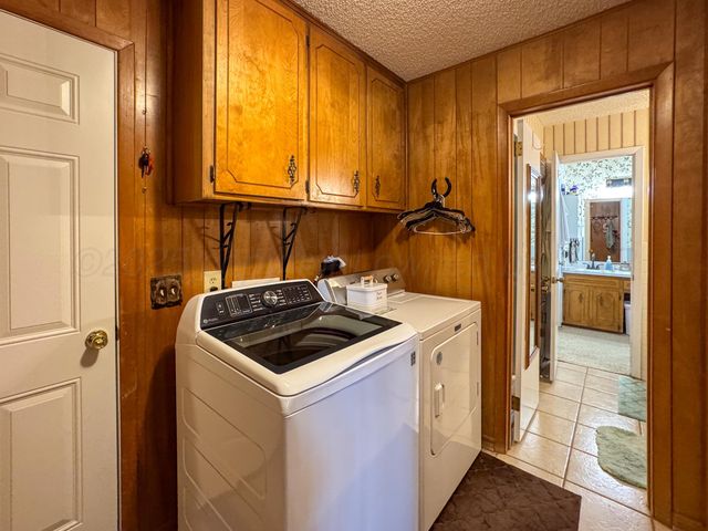 1409 N Iowa Street, Shamrock, TX 79079