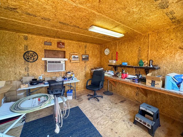 1409 N Iowa Street, Shamrock, TX 79079