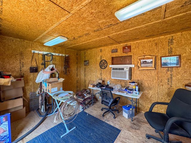 1409 N Iowa Street, Shamrock, TX 79079