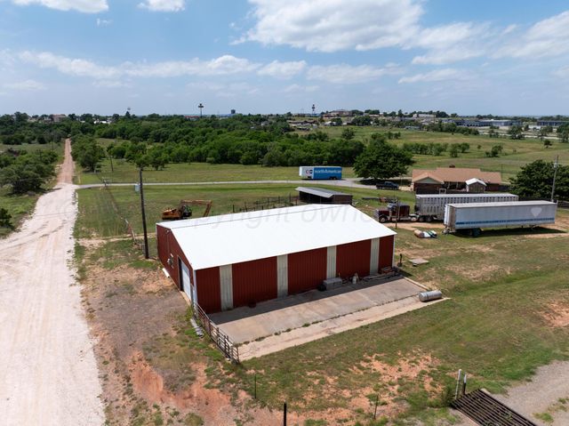 1409 N Iowa Street, Shamrock, TX 79079