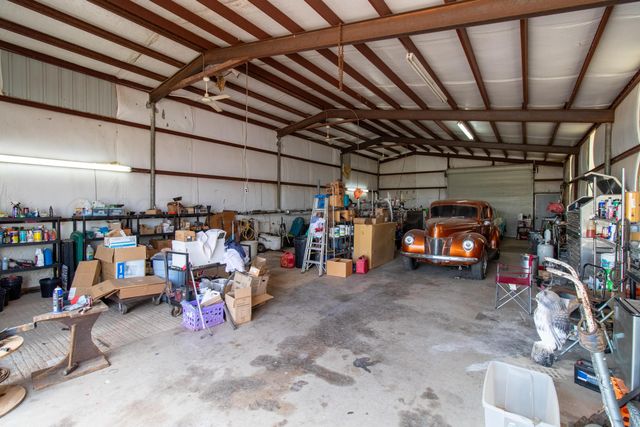 1409 N Iowa Street, Shamrock, TX 79079