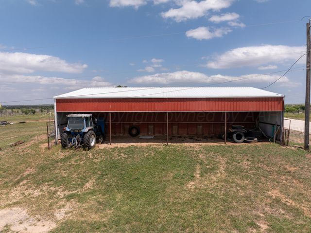 1409 N Iowa Street, Shamrock, TX 79079
