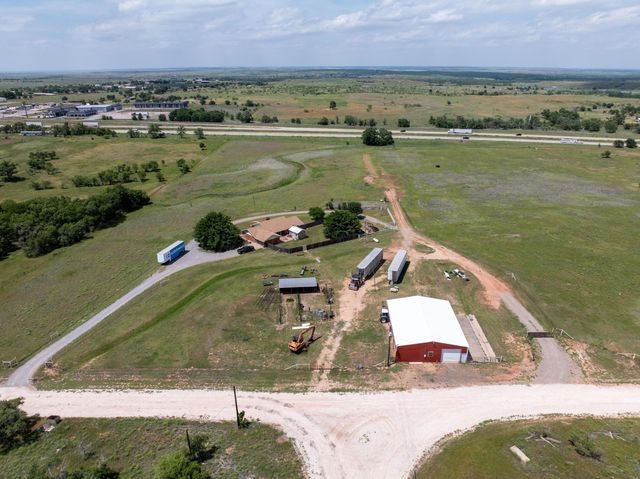 1409 N Iowa Street, Shamrock, TX 79079