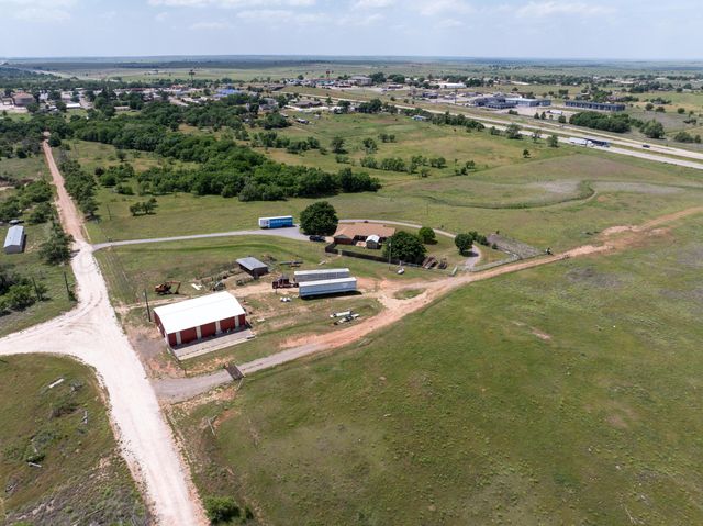1409 N Iowa Street, Shamrock, TX 79079