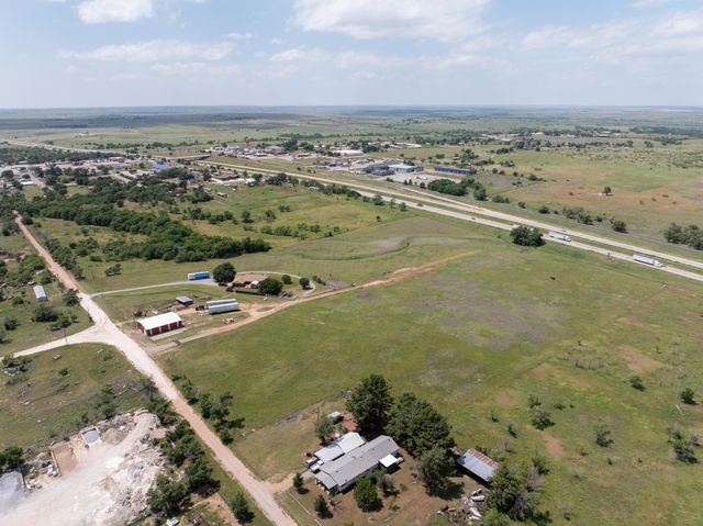 1409 N Iowa Street, Shamrock, TX 79079