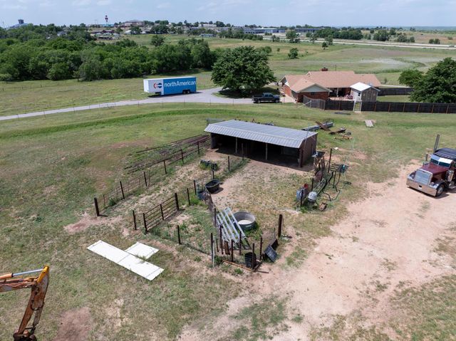 1409 N Iowa Street, Shamrock, TX 79079