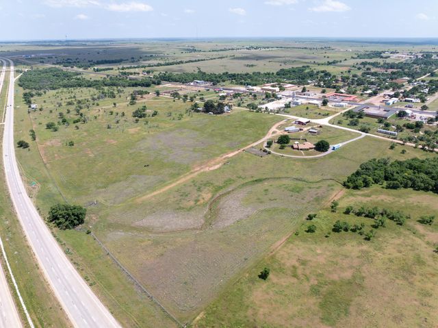 1409 N Iowa Street, Shamrock, TX 79079