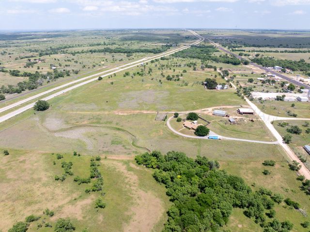 1409 N Iowa Street, Shamrock, TX 79079