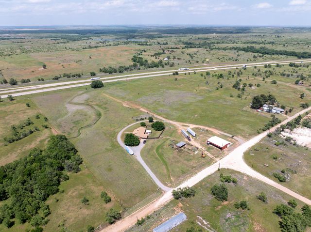 1409 N Iowa Street, Shamrock, TX 79079