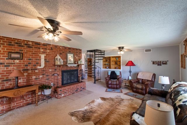 1409 N Iowa Street, Shamrock, TX 79079