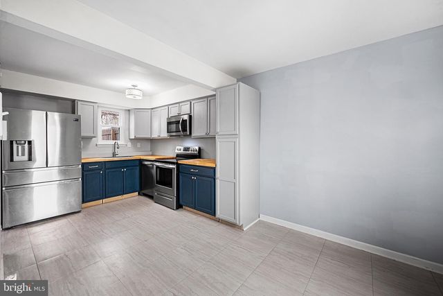 69 EDINSHIRE RD, Sicklerville, NJ 08081