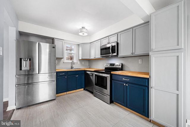 69 EDINSHIRE RD, Sicklerville, NJ 08081