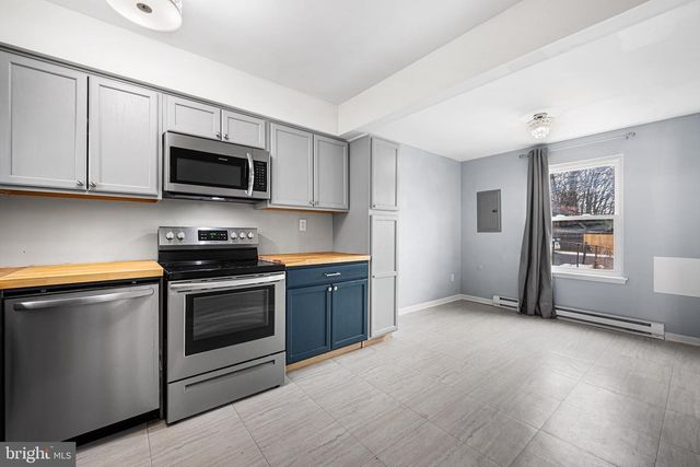 69 EDINSHIRE RD, Sicklerville, NJ 08081