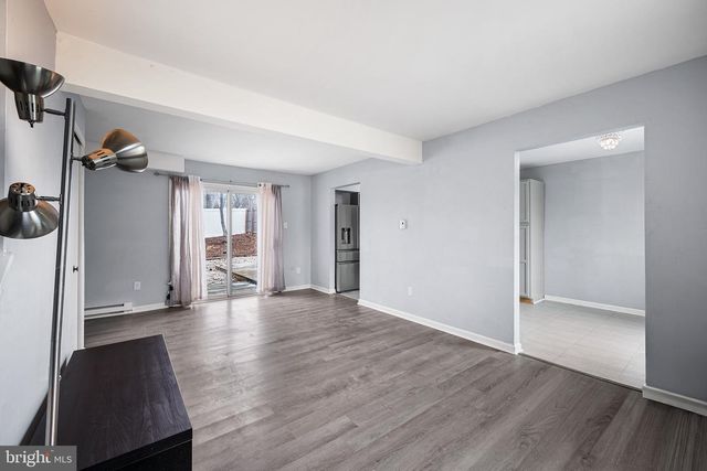 69 EDINSHIRE RD, Sicklerville, NJ 08081