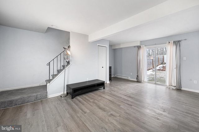 69 EDINSHIRE RD, Sicklerville, NJ 08081