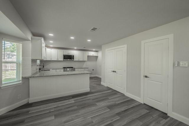 217 Cooper Drive, Hurst, TX 76053