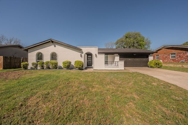 217 Cooper Drive, Hurst, TX 76053