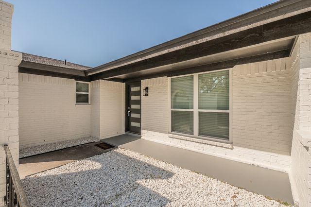 217 Cooper Drive, Hurst, TX 76053