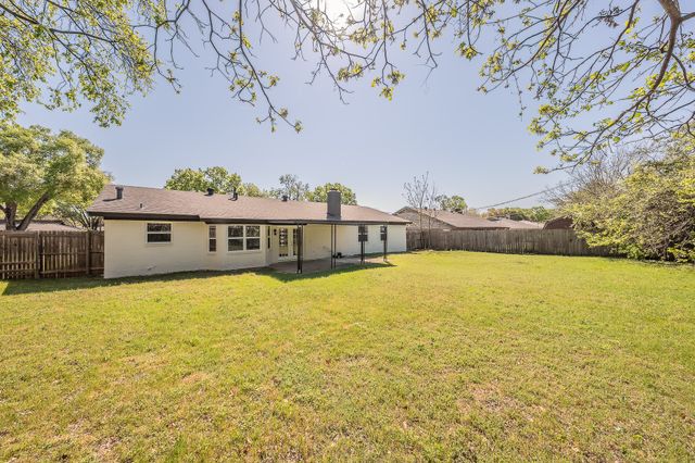 217 Cooper Drive, Hurst, TX 76053