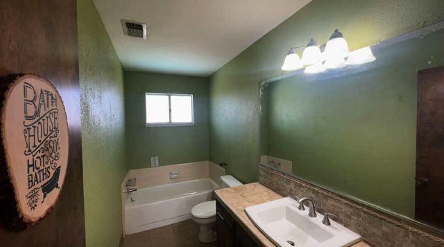 1205 Jamestown Street, Tulare, CA 93274