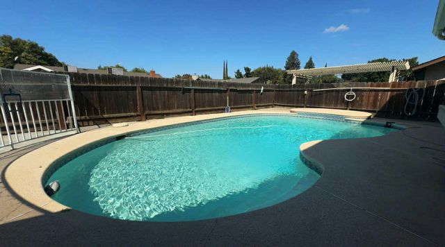 1205 Jamestown Street, Tulare, CA 93274