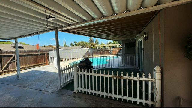 1205 Jamestown Street, Tulare, CA 93274