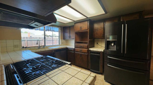 1205 Jamestown Street, Tulare, CA 93274