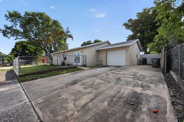 6198 ARCADE Court, Lake Worth, FL 33463