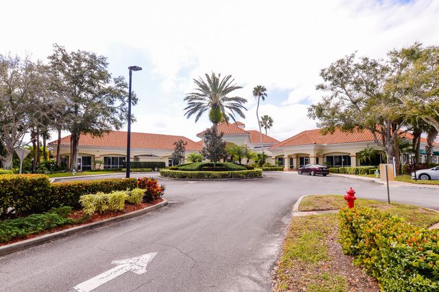 600 NW Lambrusco Drive, Port St Lucie, FL 34986