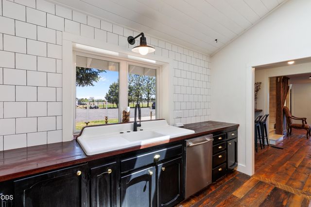 66300 White Rock Loop, Bend, OR 97703
