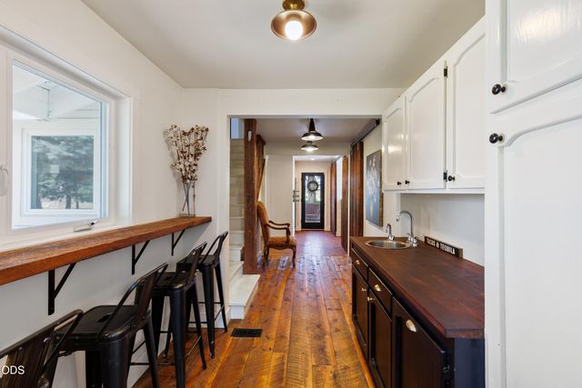 66300 White Rock Loop, Bend, OR 97703