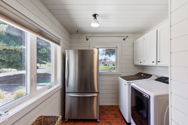 66300 White Rock Loop, Bend, OR 97703