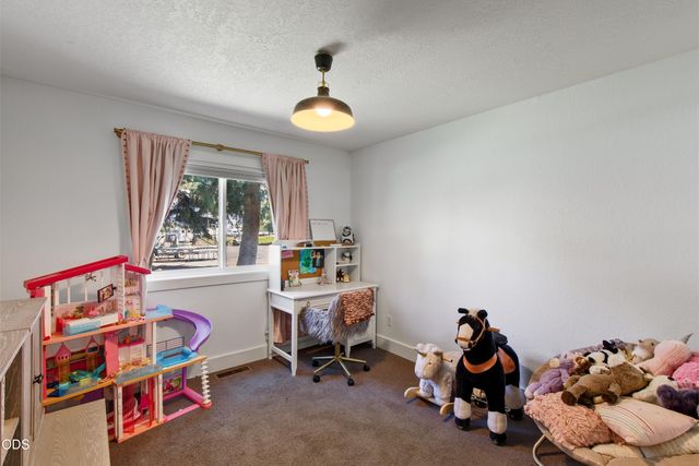 66300 White Rock Loop, Bend, OR 97703