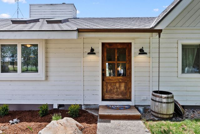 66300 White Rock Loop, Bend, OR 97703