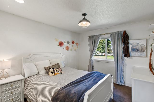66300 White Rock Loop, Bend, OR 97703