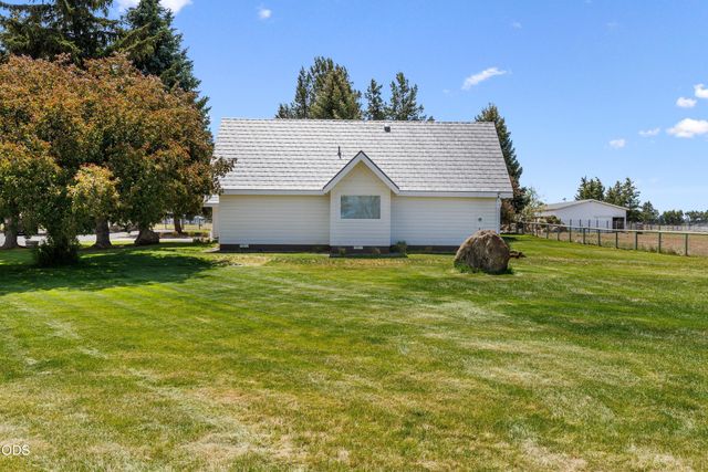 66300 White Rock Loop, Bend, OR 97703