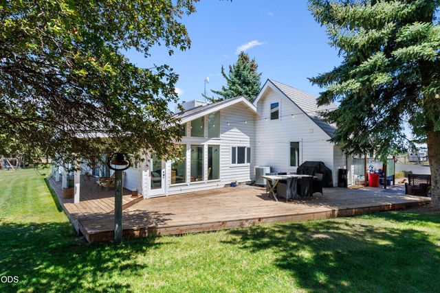 66300 White Rock Loop, Bend, OR 97703