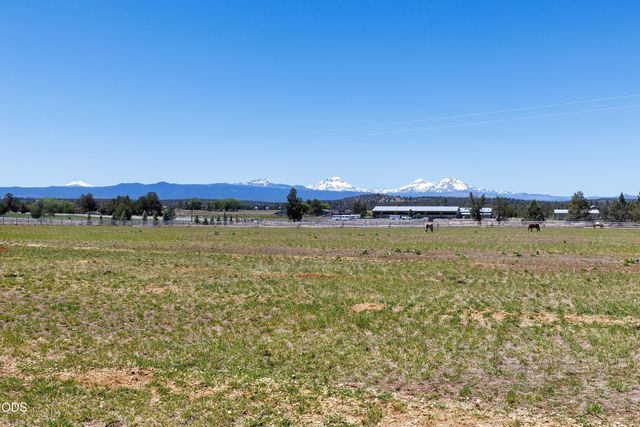 66300 White Rock Loop, Bend, OR 97703