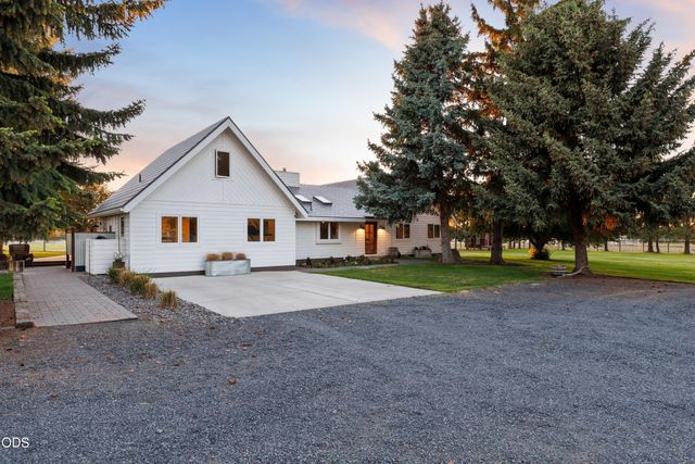 66300 White Rock Loop, Bend, OR 97703
