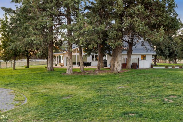 66300 White Rock Loop, Bend, OR 97703