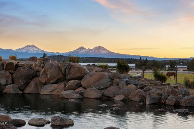 66300 White Rock Loop, Bend, OR 97703