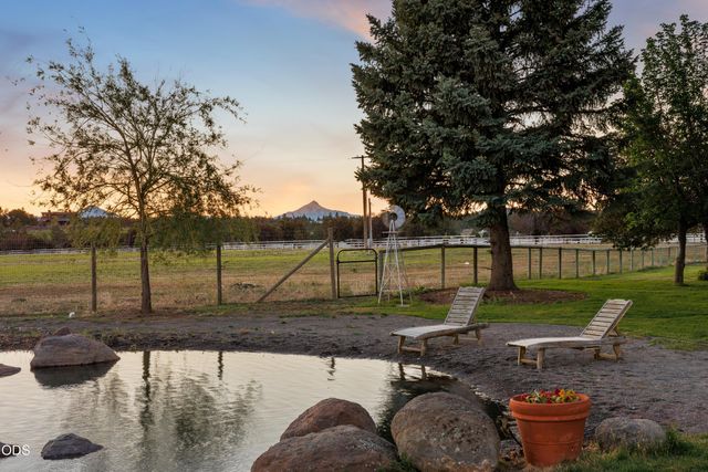 66300 White Rock Loop, Bend, OR 97703