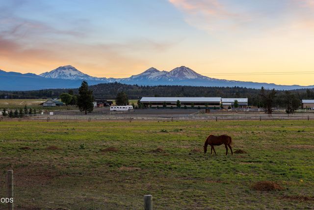 66300 White Rock Loop, Bend, OR 97703