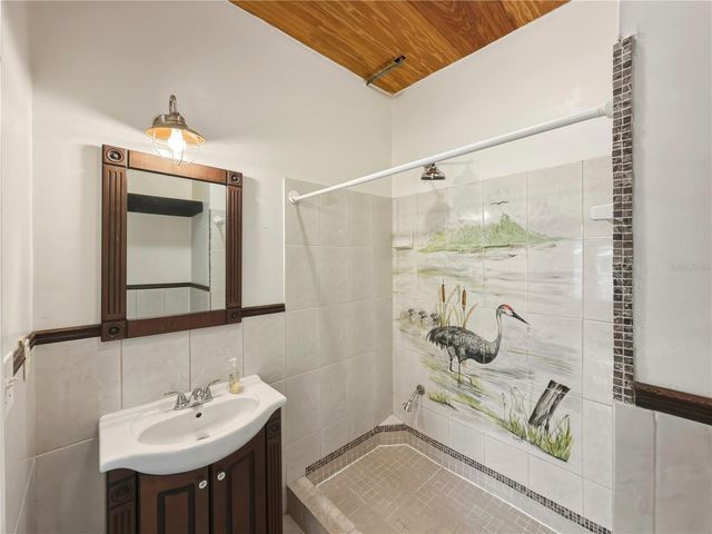 211 E 131ST AVENUE, Tampa, FL 33612