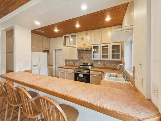211 E 131ST AVENUE, Tampa, FL 33612